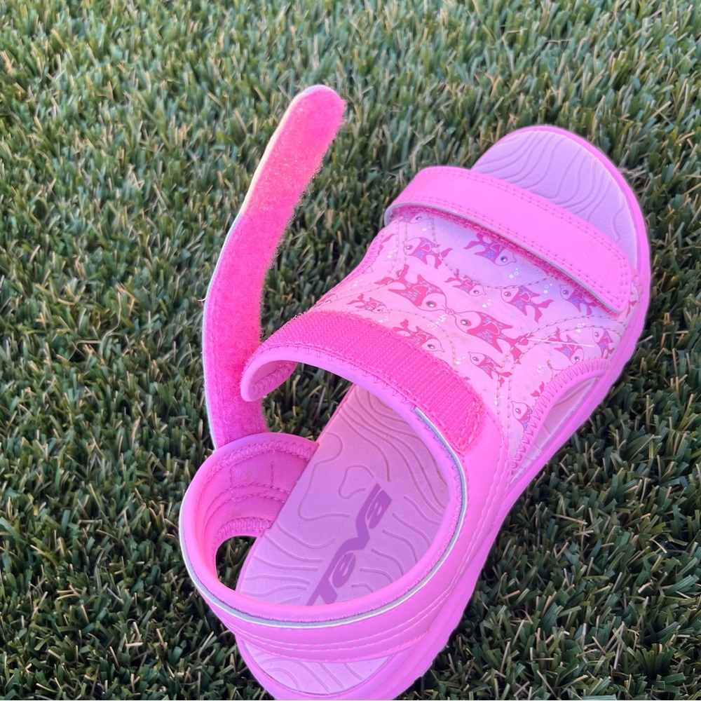 Pink Teva Water shoes - Picture 5 of 7